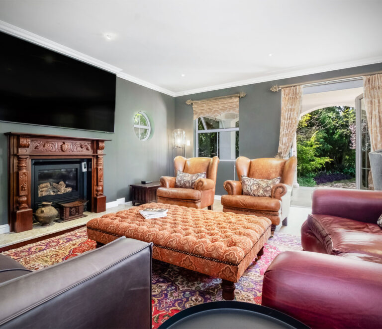 Lounge & Relax